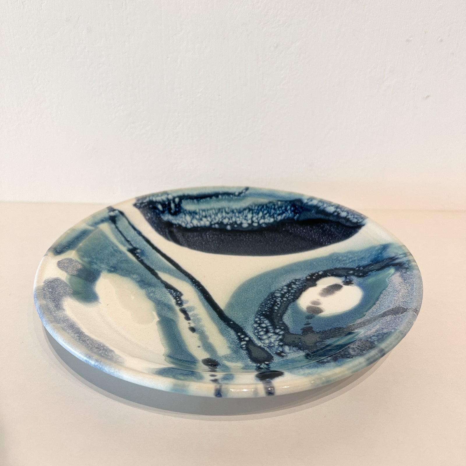 植木鉢　バージニアクリセヴィシュート お皿 / バージニア・クリセヴィシュート – Gallery John -Kamakura-