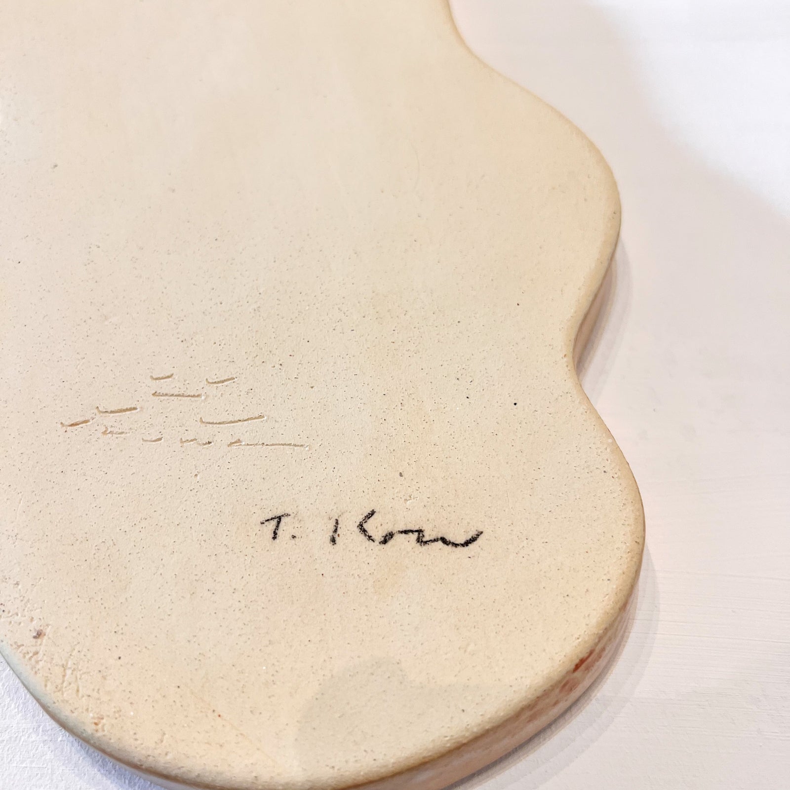 うねうね皿（Pink・大）/ 青柳あづみ – Gallery John -Kamakura-