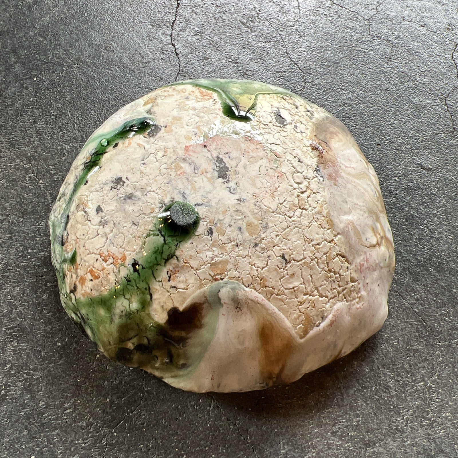 手びねり皿A / バージニア・クリセヴィシュート – Gallery John -Kamakura-