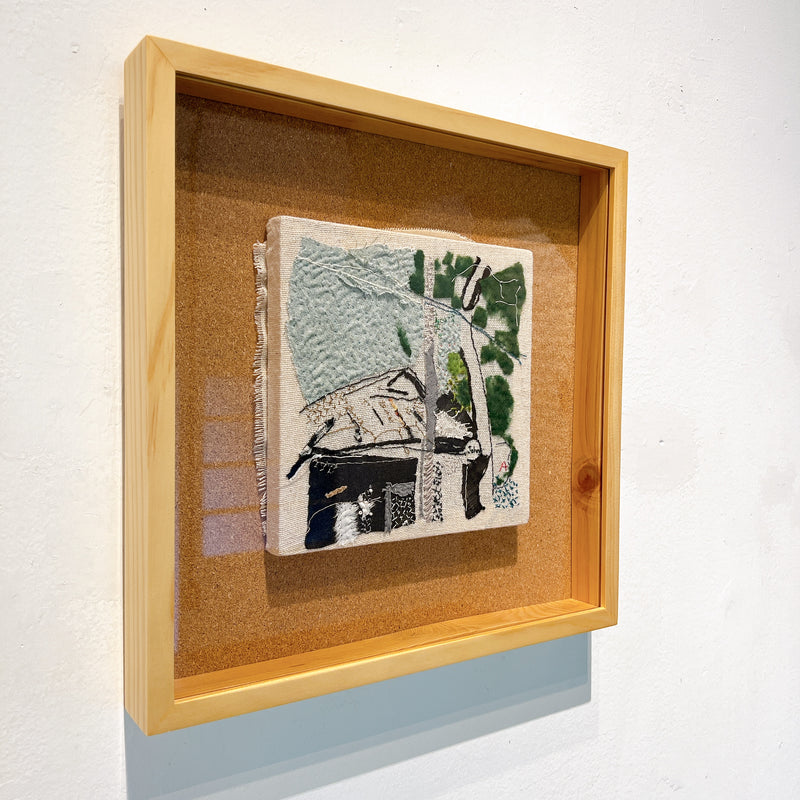糸と布の絵画「Portrait Of The House」- 1