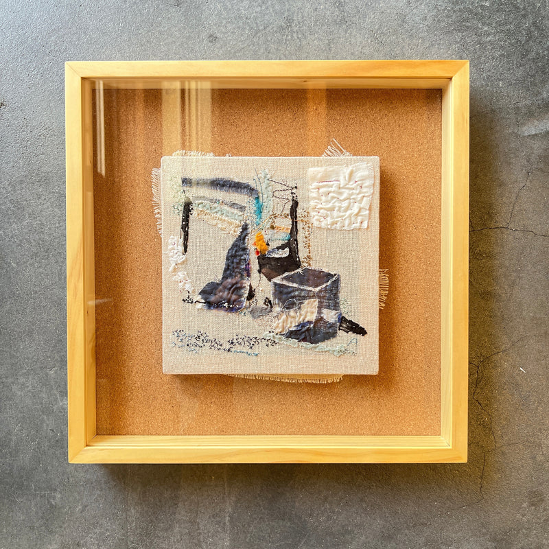 糸と布の絵画「Portrait Of The House」- 2